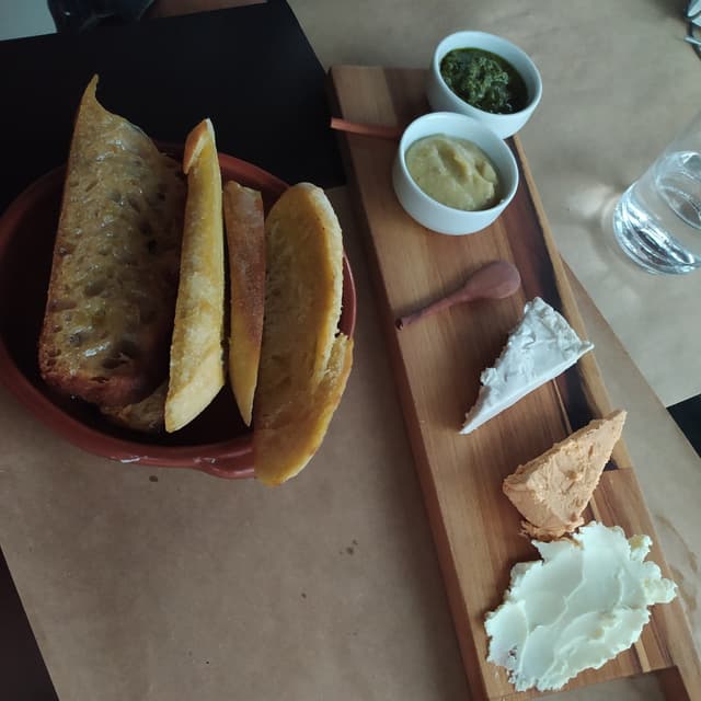 Photo of the dish “Tábua De Queijos Veganos”