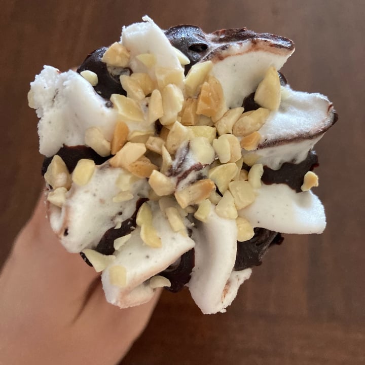 photo of Sammontana Cornetto Vaniglia Cacao E Nocciole shared by @chiaraf on  05 Jun 2022 - review