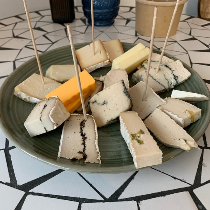photo of The Vegan Affair Cashew cheese plate shared by @francescadoriana on  20 Aug 2022 - review