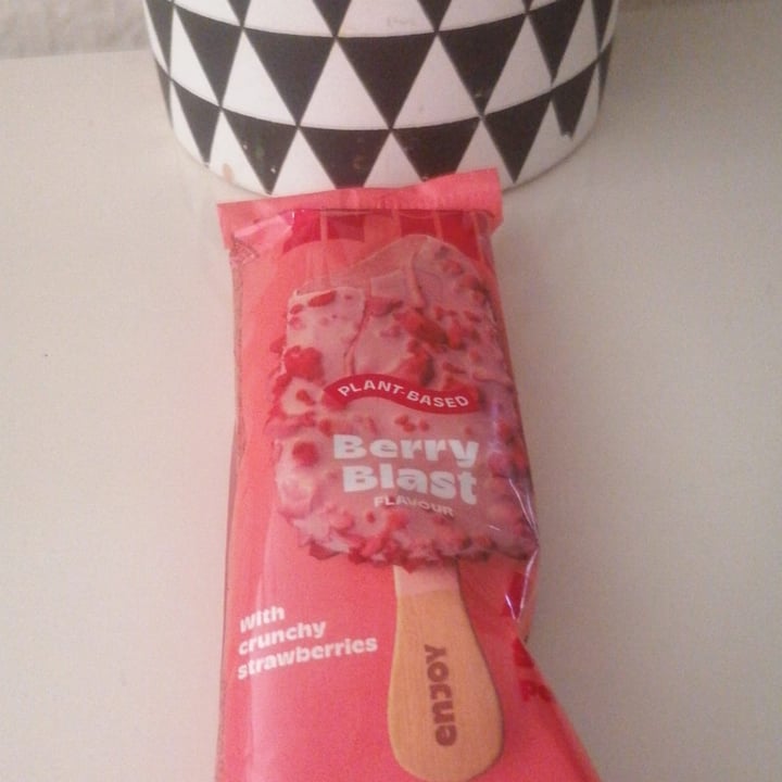 photo of Enjoy trill Helado Berry Blast shared by @noun on  17 Aug 2022 - review