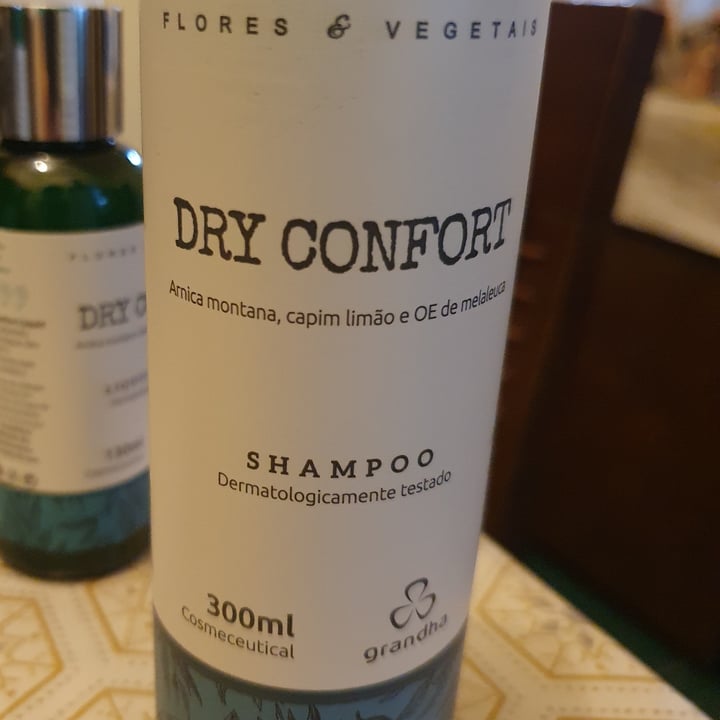 review photo of Grandha Shampoo Dry Confort Flores E Vegetais shared by @pathelena22 on 12 May 2022 - review