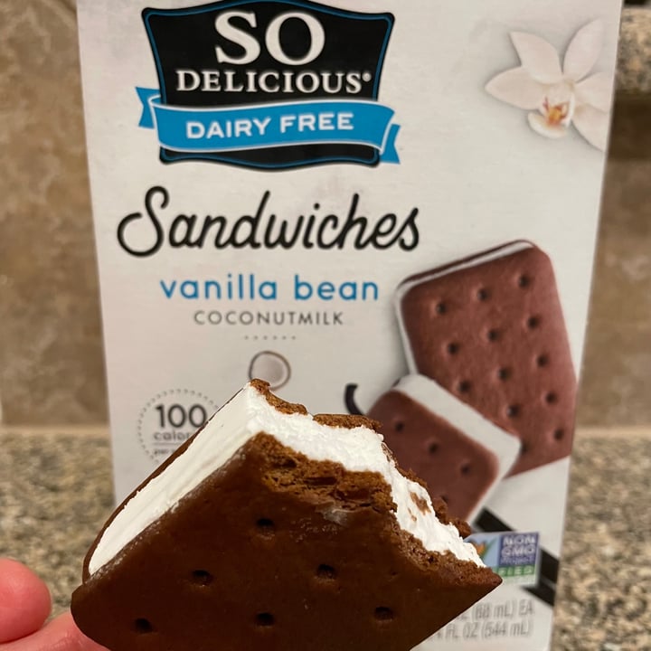 photo of So Delicious Dairy Free Sandwiches Vanilla Bean Coconutmilk Ice Cream shared by @veggietable on  19 Jun 2021 - review