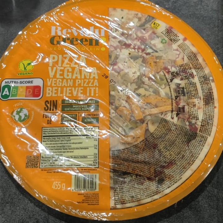 photo of Revolu Green Pizza Vegana shared by @mickshunter on  14 Sep 2022 - review