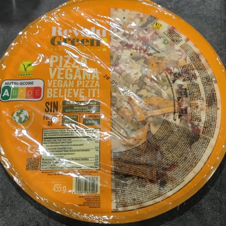 review photo of Revolu Green Pizza Vegana shared by @mickshunter on 14 Sep 2022 - review