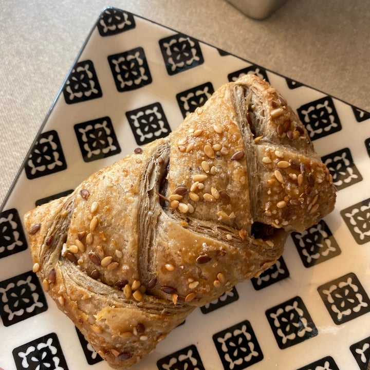 review photo of Twin Bar Treccia ai frutti di bosco shared by @itsaleveg on 15 May 2022 - review