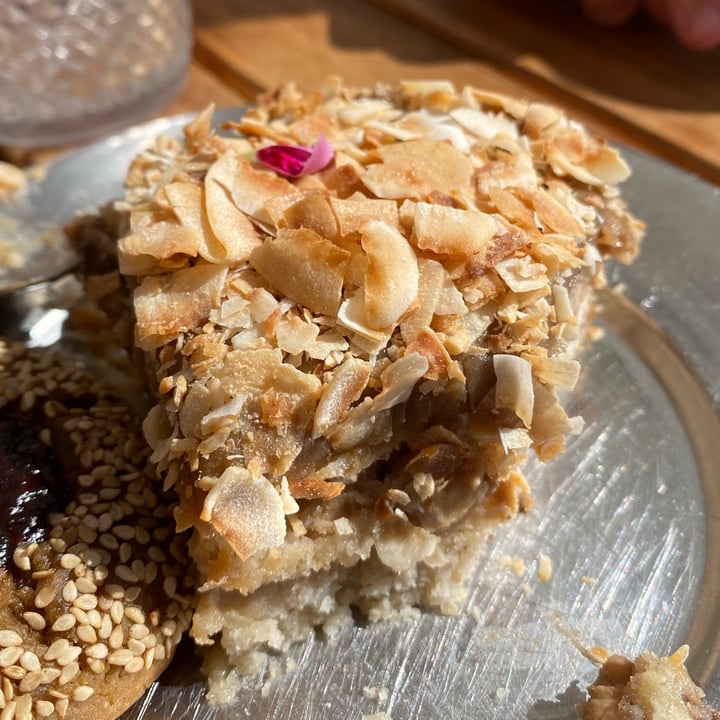 photo of CASA NUEZA Torta De Coco Y Dulce De Leche shared by @inespressable on  29 Aug 2021 - review