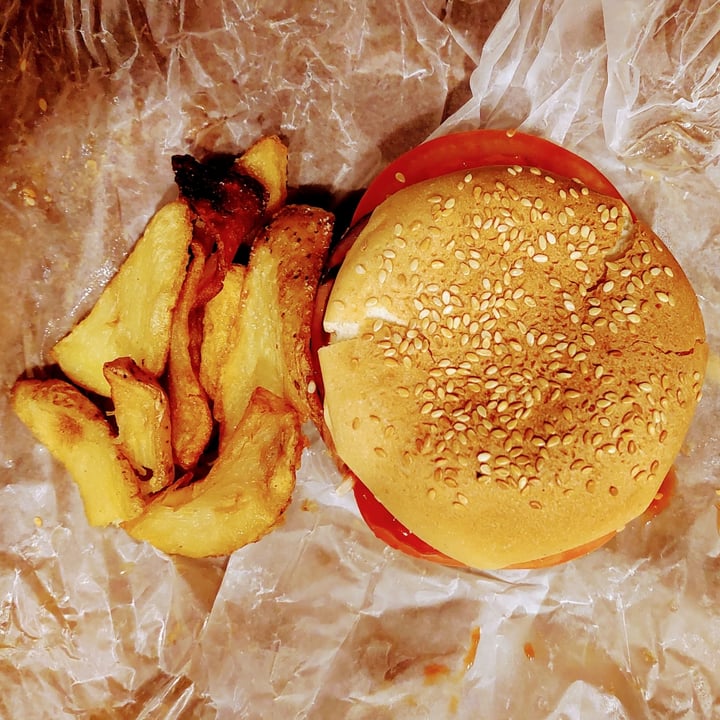 photo of Nuevo mundo (Delivery) M N Clasica Hamburguesa shared by @callia on  25 May 2022 - review