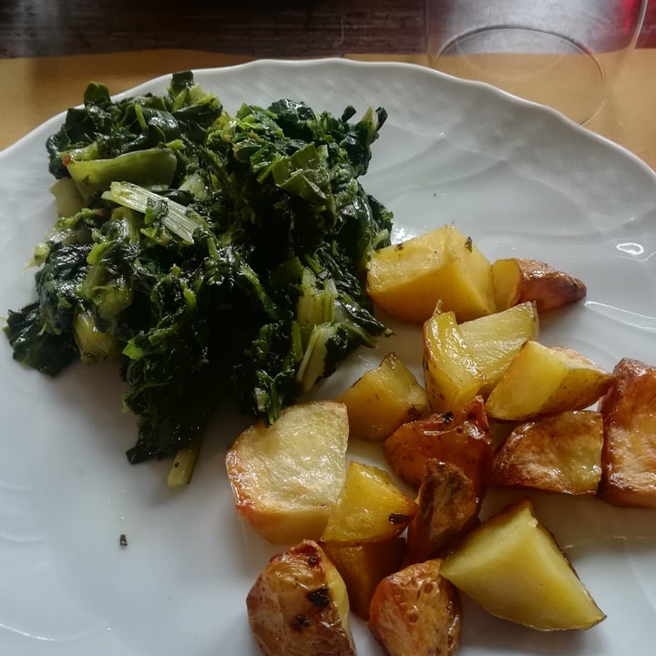 photo of Locanda Il Poveromo Erbi Saltati E Patate Arrosto shared by @ilariavegan on  09 Apr 2022 - review