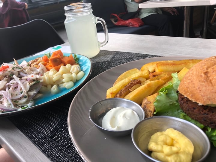 photo of Seitan Urban Bistro Cebiche de champiñones y hamburguesa de frejoles shared by @diamelavidi on  19 Nov 2019 - review