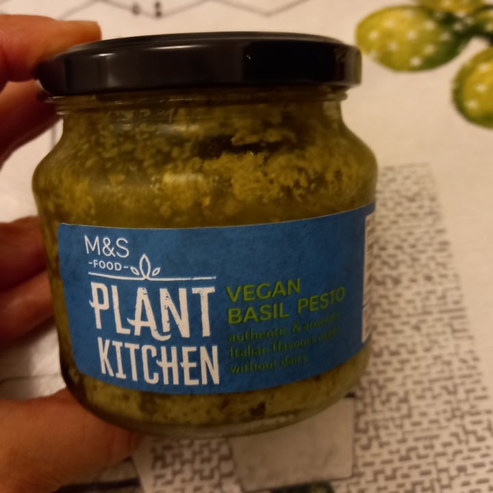 photo of Plant Kitchen (M&S) Basil Pesto shared by @marivezza on  23 Mar 2022 - review
