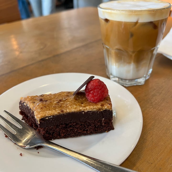 review photo of île de païn - lunch & breakfast restaurant & artisan bakery Mediterranean Tofu Bruschetta shared by @binkyg on 10 Nov 2022 - review