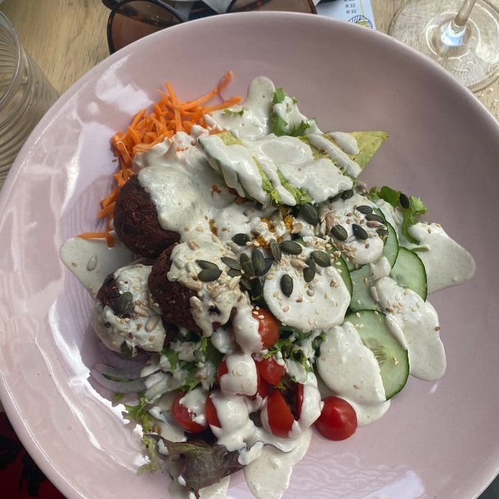 photo of Lexi's Healthy Eatery Falafel Bowl shared by @kateemma5 on  08 Nov 2020 - review