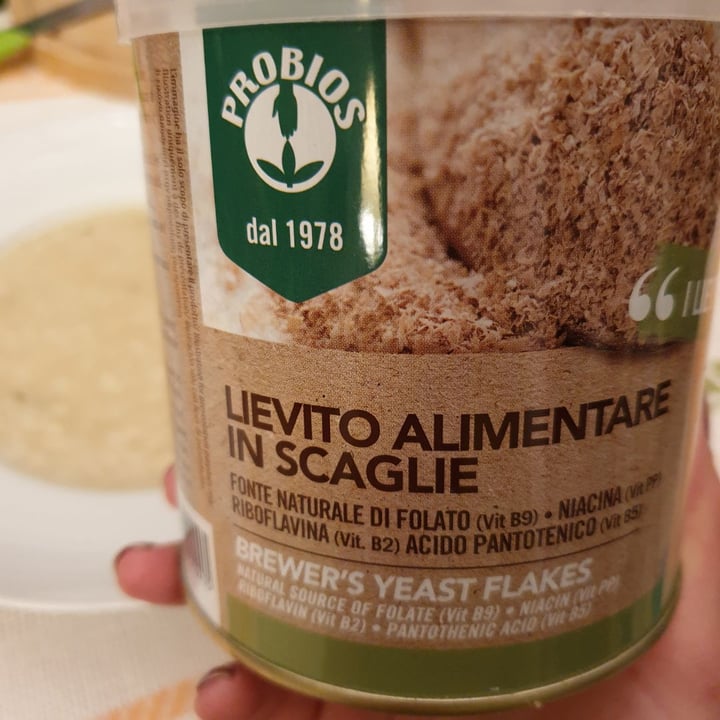 photo of La Via Del Grano  Lievito alimentare in scaglie shared by @carmenveganblogger on  01 Apr 2020 - review