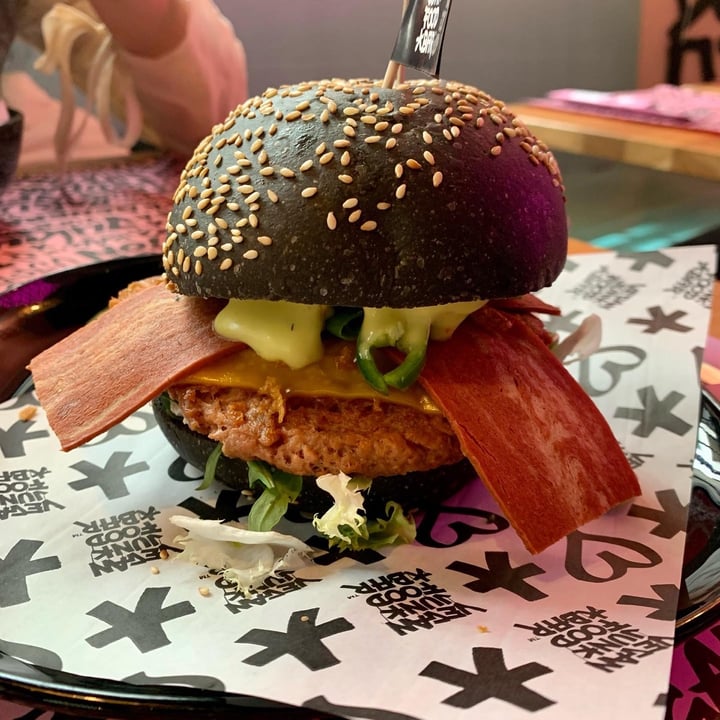 photo of Vegan Junk Food Bar Royal Smash Burger shared by @gingeronearth on  28 Jun 2022 - review