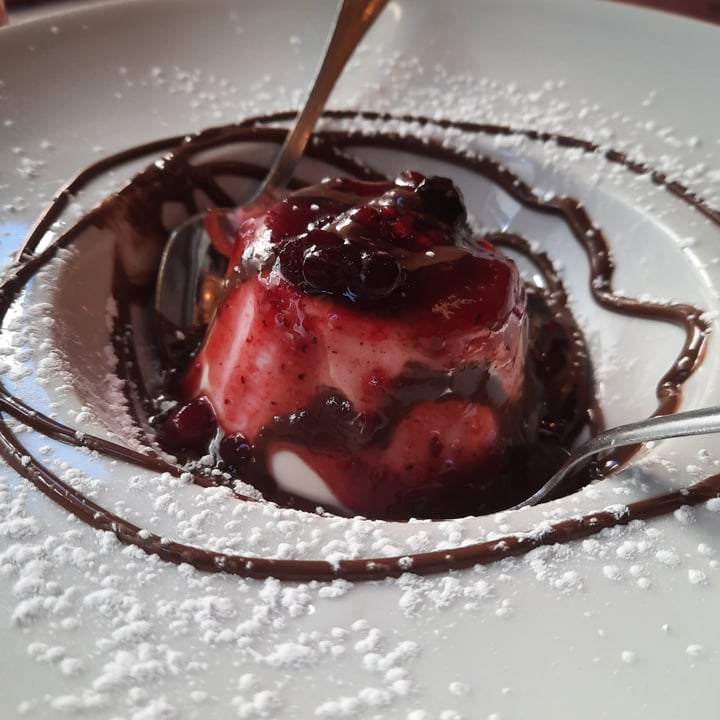 photo of Rifugio Romano Panna Cotta vegan shared by @sabrinamirizio on  10 Feb 2022 - review