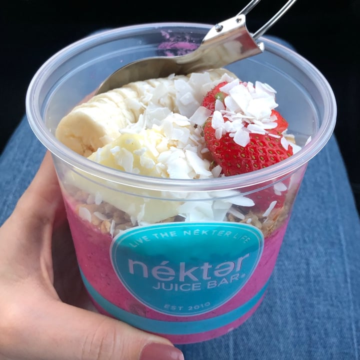 review photo of Nekter Juice Bar Dragon fruit bowl shared by @forksandplants on 08 Apr 2021 - review