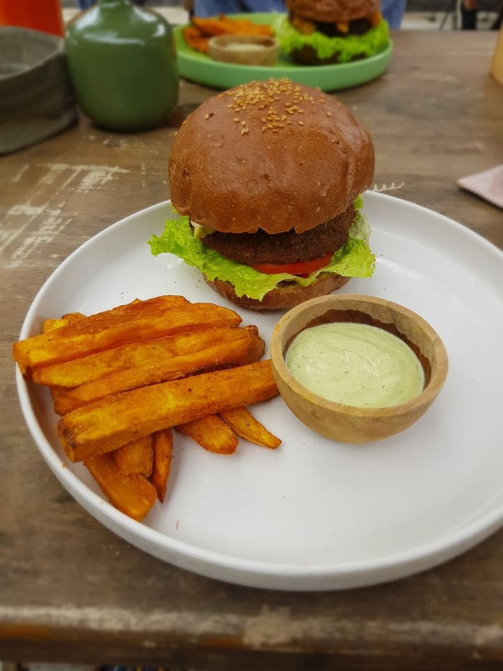 photo of NOURISH eatery Falafel burger shared by @vegandutchie on  01 Dec 2019 - review