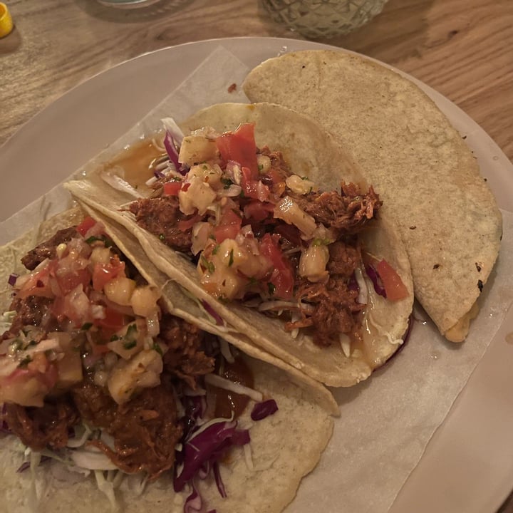 photo of El Burro Greenpoint pulled jackfruit tacos shared by @gabygerber on  12 Jul 2022 - review