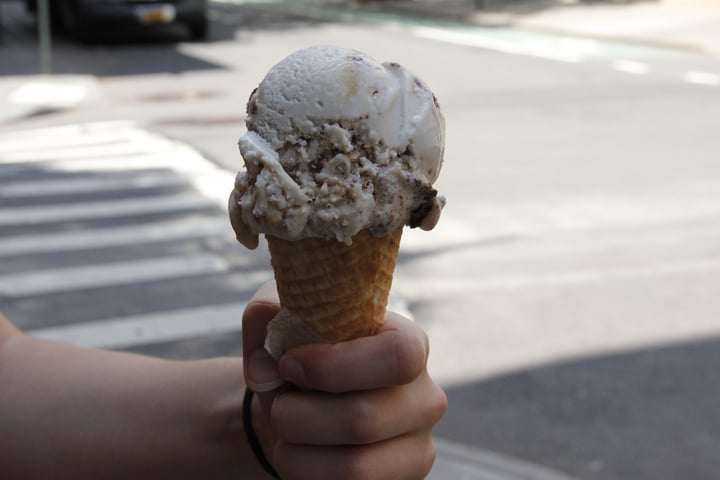 photo of Van Leeuwen Ice Cream Cookies & Cream Caramel Swirl shared by @lianaperez on  23 Aug 2018 - review