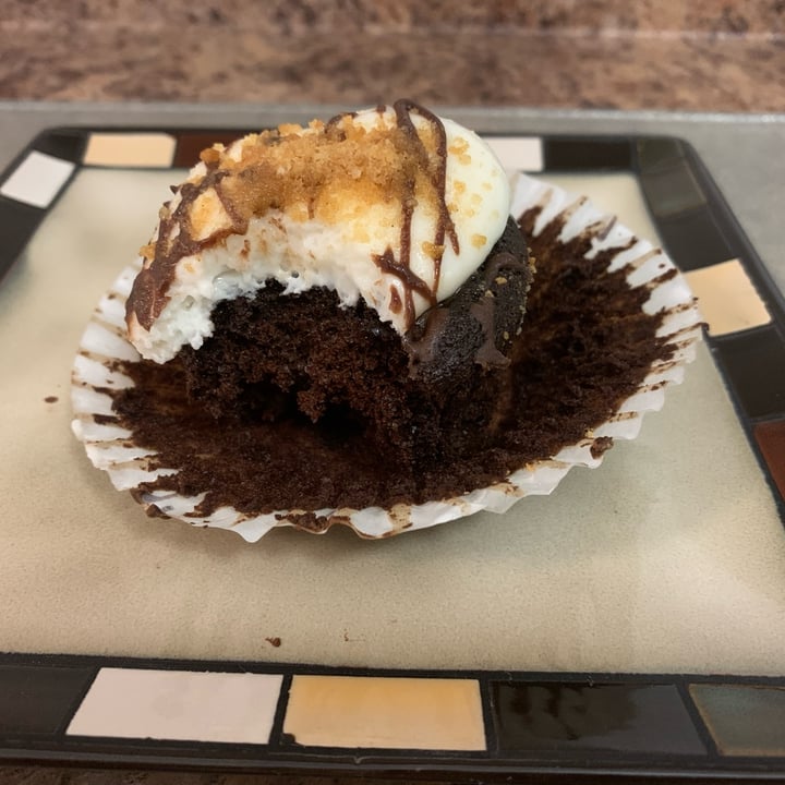 photo of Sweets from the Earth Smores Cupcake shared by @louisg on  28 Aug 2022 - review
