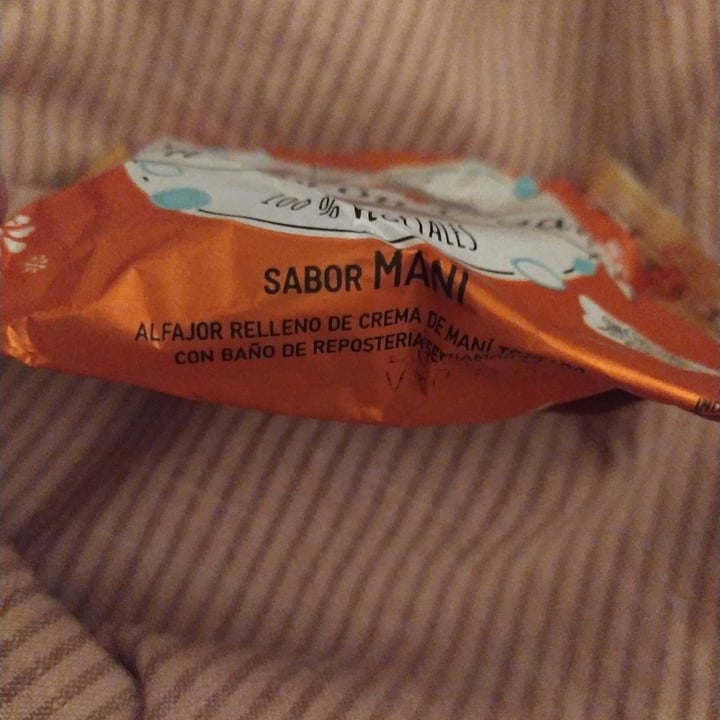 review photo of Un Rincón Vegano Alfajor de Maní shared by @viqui17 on 25 Nov 2021 - review