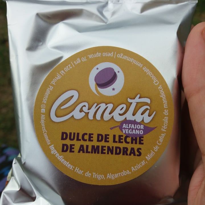 photo of Cometa Alfajor Con Dulce De Leche De Almendras shared by @leonela11 on  04 Aug 2022 - review