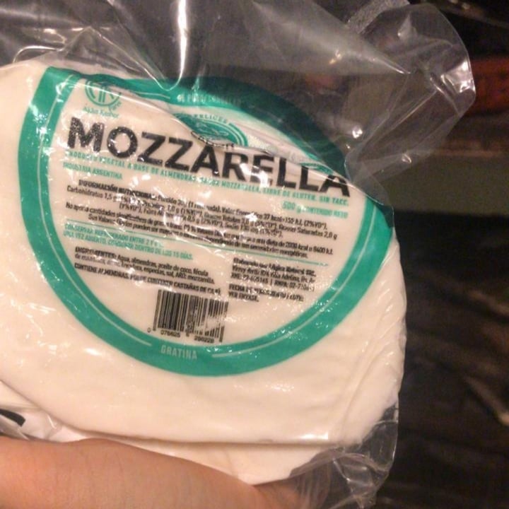 photo of Felices Las Vacas Mozzarella  shared by @camivvegan on  19 Feb 2021 - review