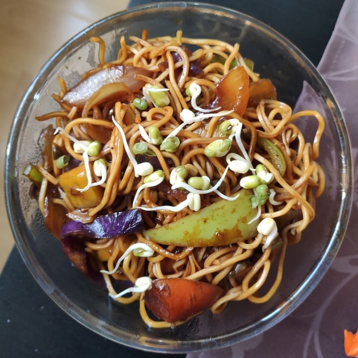 photo of VitAsia Chow Mew Noodles shared by @flouredfingers on  15 Mar 2021 - review