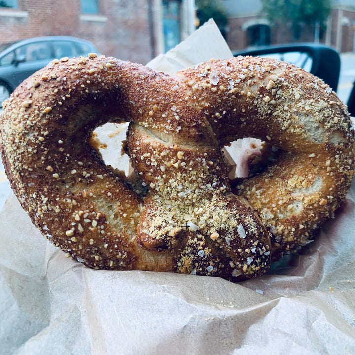 Rainbow Bakery Bloomington, United States Spinach Pretzel w/ Cashew