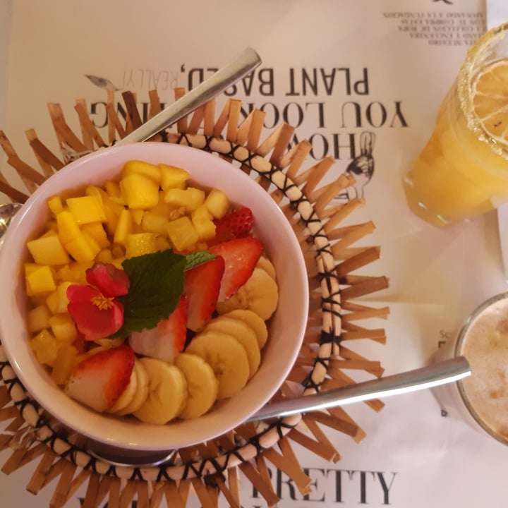photo of Pura Vida veggie and vegan fruit bowl shared by @adrivegama on  20 Jun 2022 - review