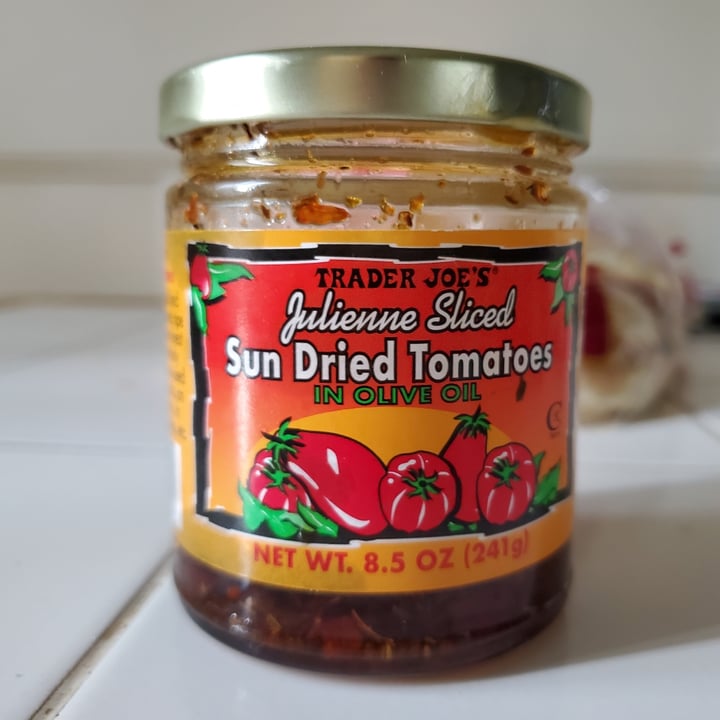 photo of Trader Joe's Sun Dried Tomatoes In Olive Oil shared by @virgoandpatti on  04 Oct 2021 - review