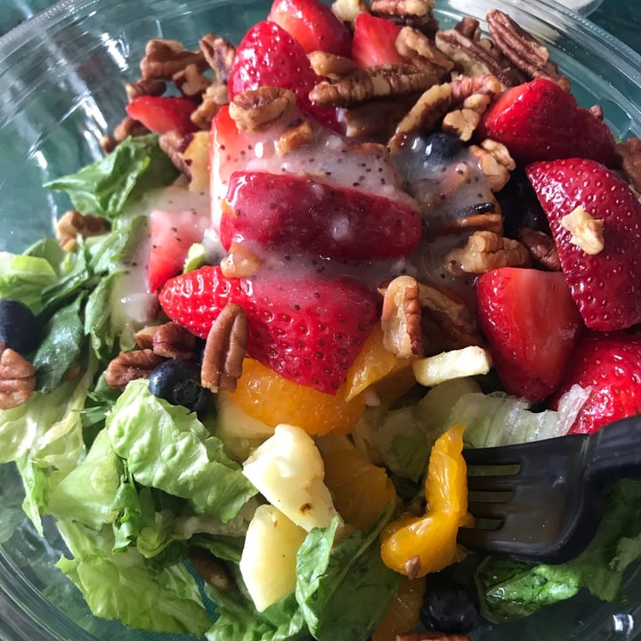 photo of Panera Bread Strawberry poppyseed salad shared by @becccavocado on  24 Jun 2020 - review