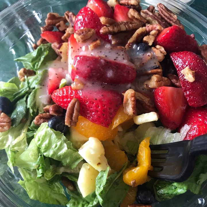 review photo of Panera Bread Strawberry poppyseed salad shared by @becccavocado on 24 Jun 2020 - review