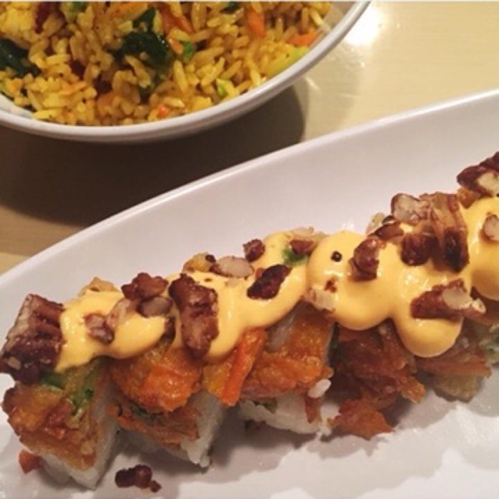 photo of Oriental Wok Cumbres Roll Spicy Vegan shared by @onearthling on  16 Jul 2020 - review