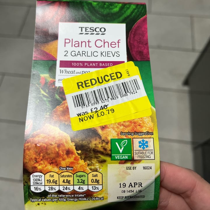 review photo of Tesco Plant Chef 2 Garlic Kievs shared by @letseatlessmeat on 20 Apr 2022 - review