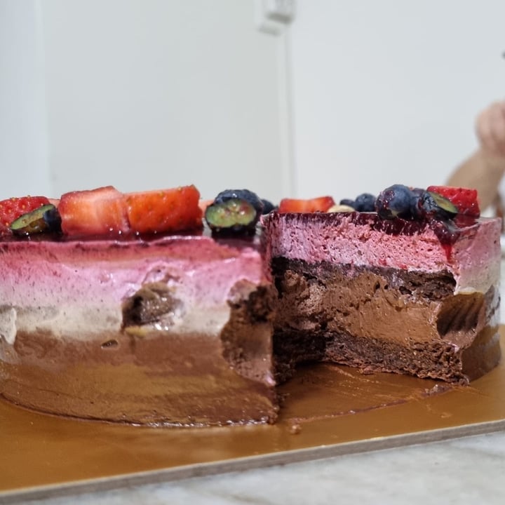 photo of LOCABA Low-Carb-Bakery Vegan Dark Chocolate Raspberry Cake shared by @opheeeliaaa on  04 Jun 2022 - review