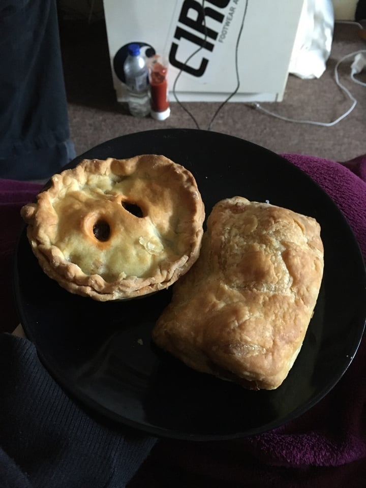 photo of Vegan Bay Baker Mushroom Pesto Pie shared by @gimlithecat on  18 Apr 2020 - review