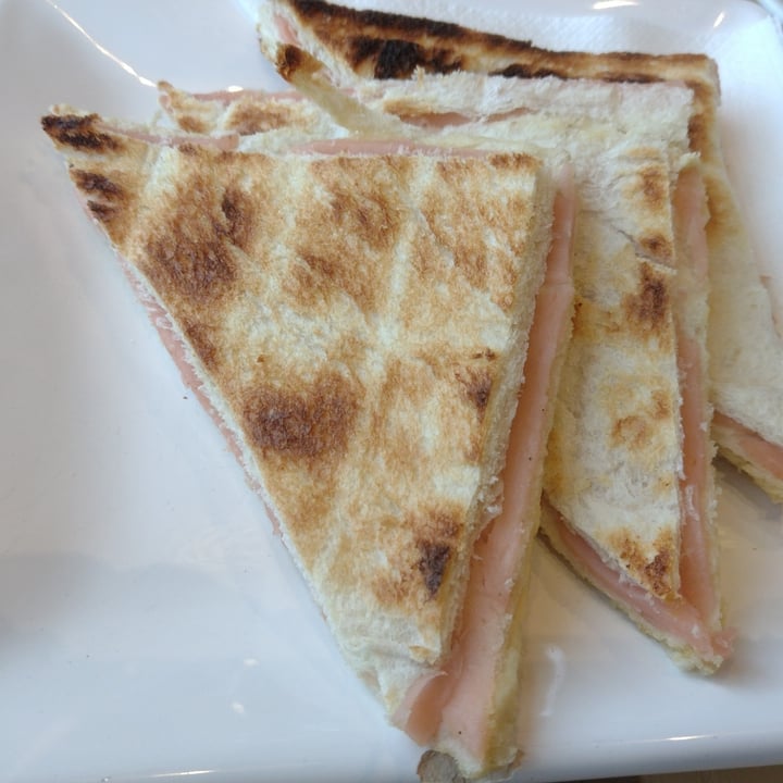 photo of Antojo’s Tostado Jamón Y Queso shared by @tefi on  01 Dec 2022 - review