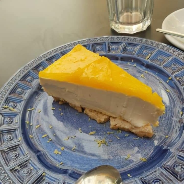 photo of La Veganesa Tarta de limón y queso shared by @mimivi on  28 Nov 2020 - review