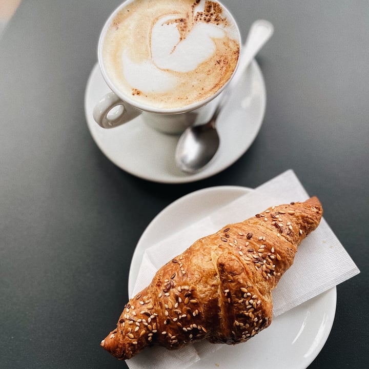 review photo of Carozzi cafe Brioche ai cereali vegana shared by @fedebonny on 03 May 2022 - review
