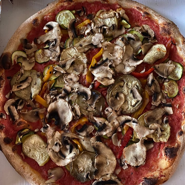 photo of Voglia Di Pizza Pizza rossa con funghi, zucchine e melanzane shared by @paulets on  02 Aug 2022 - review