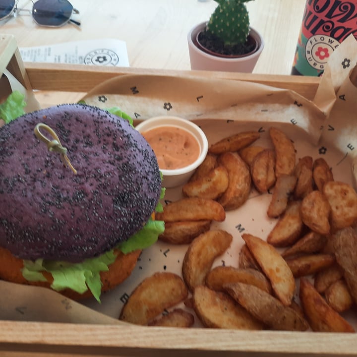 photo of Flower Burger Cheesy Cecio shared by @lollobrigida on  11 Apr 2022 - review