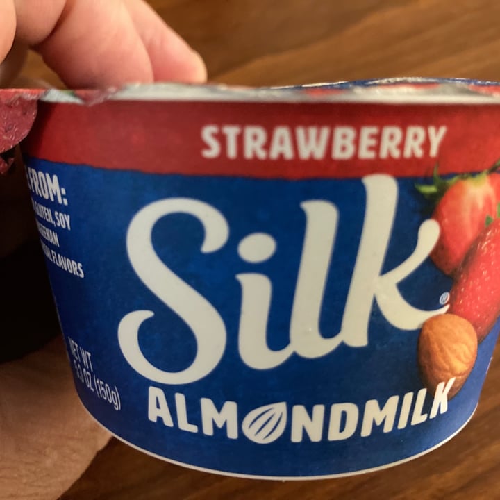 photo of Silk Strawberry Almondmilk Yogurt Alternative shared by @teresahaering on  07 Sep 2021 - review