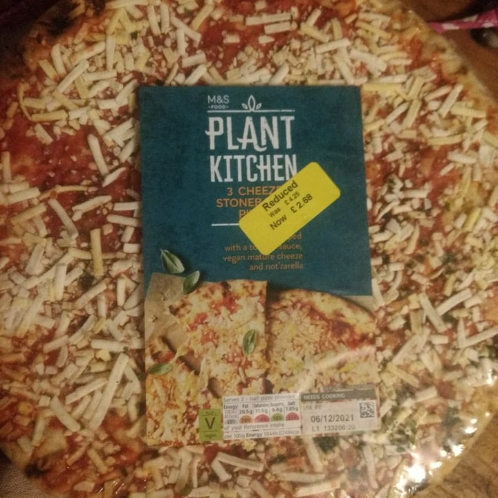 photo of Plant Kitchen (M&S) 3 cheeze stonebaked pizza shared by @don1mclean on  06 Dec 2021 - review