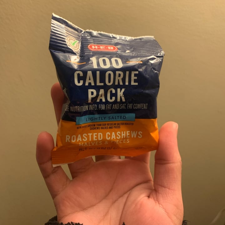 review photo of HEB Organics Roasted Cashews shared by @ceciitud0n on 17 Dec 2022 - review