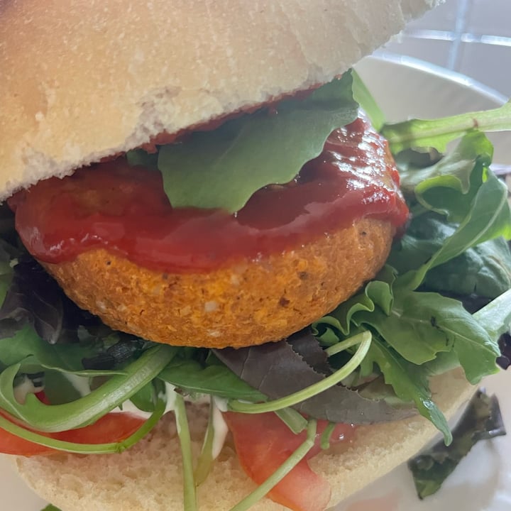 review photo of Viviverde bio Burger Ceci e Pomodoro shared by @flavor on 18 Jul 2022 - review