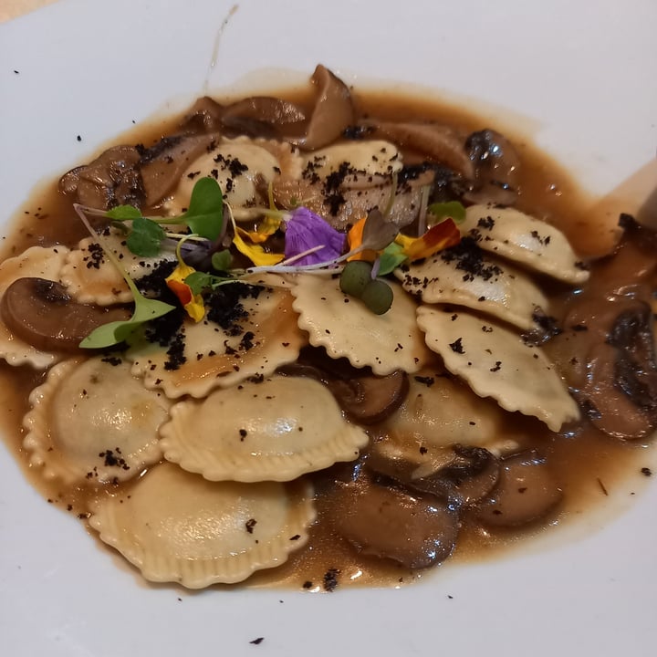 photo of Restaurante Oslo Pasta Fresca Vegana de Trufa con Setas shared by @c1audia on  18 Aug 2022 - review