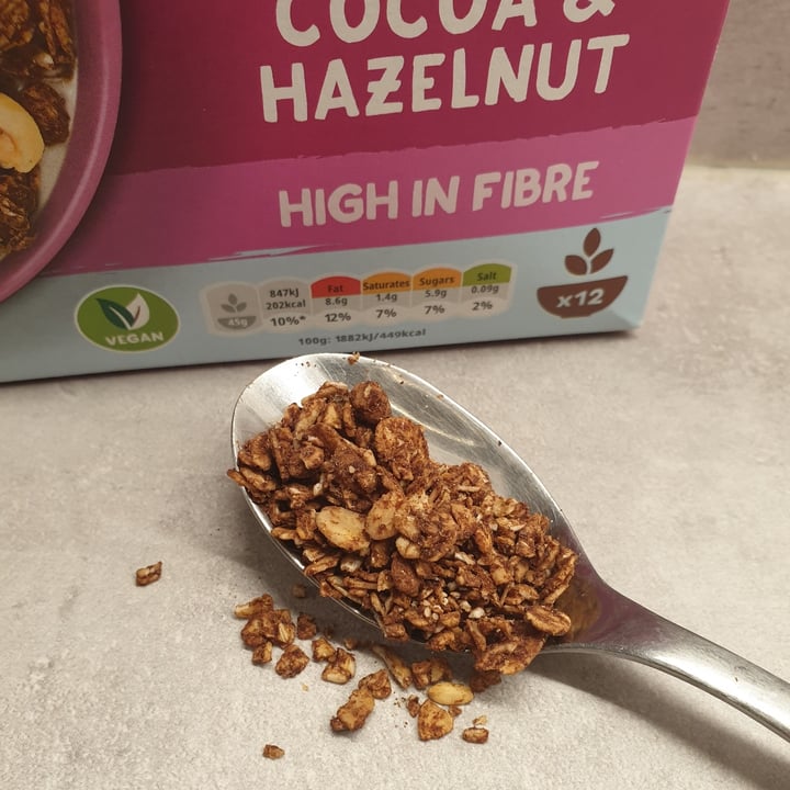 photo of Kellogg Cocoa And Hazelnut Granola shared by @v3e3r3o on  04 Dec 2020 - review