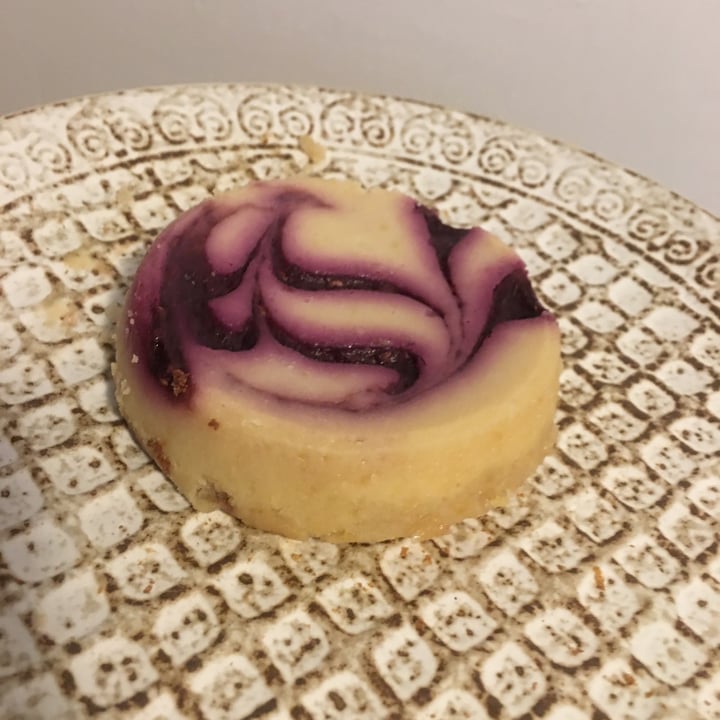 review photo of Tofurky Moocho Cheesecake shared by @lafoodievegana on 26 Dec 2020 - review