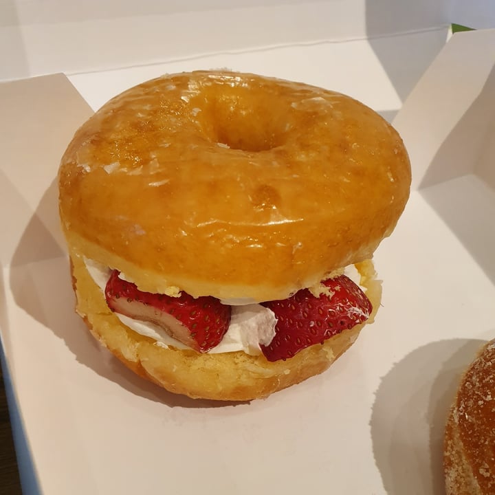 photo of Donut Friend Strawberry Lab shared by @paniwilson on  15 Apr 2022 - review
